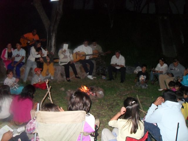 alabando a Dios
