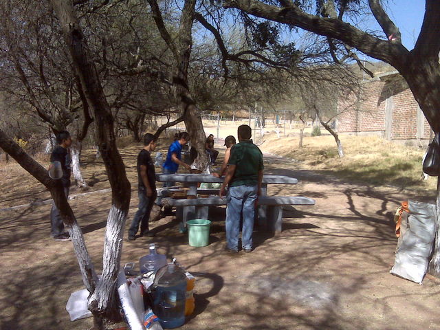 Preparando las mesas