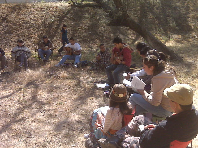 Cantando alabanzas